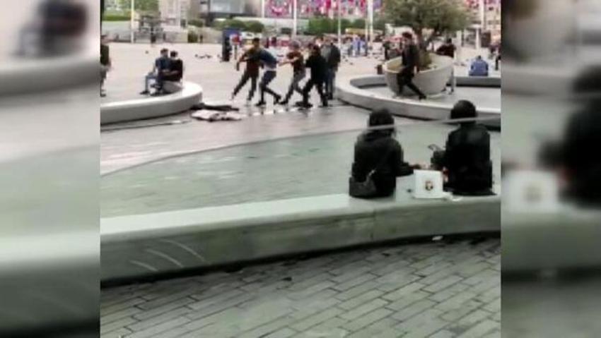 Taksim'de kemerli, tekme ve yumruklu kavga!