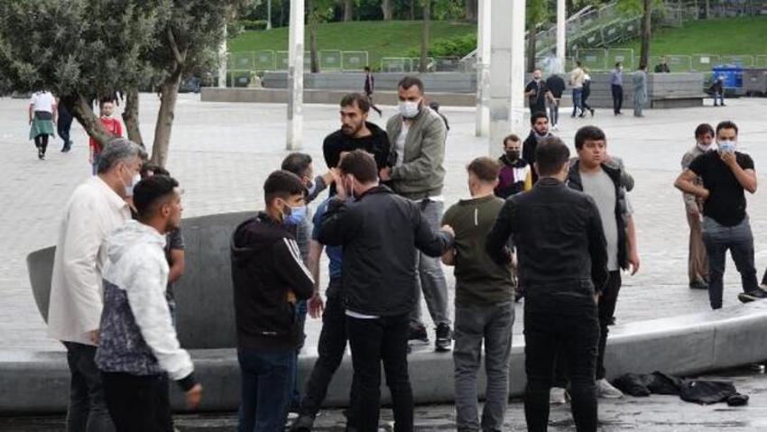 Taksim'de kemerli, tekme ve yumruklu kavga!