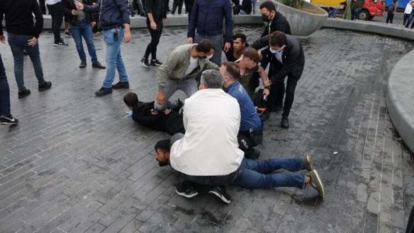 Taksim'de kemerli, tekme ve yumruklu kavga!