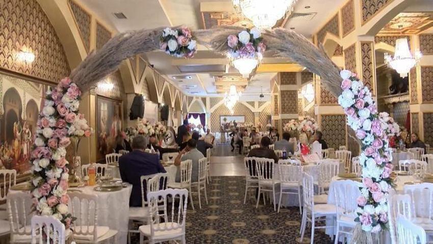 Hafta sonu hafta içi sokağa çıkma yasaklarıyla ilgili son dakika açıklaması! Kafeler, restoranlar, spor salonları açılıyor! Saatler belli oldu! Cumartesi ve pazar günü...