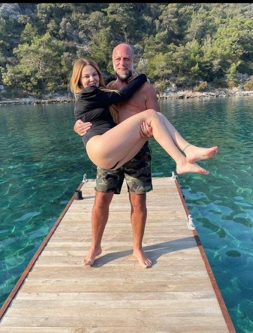 Naz Elmas ile Erol Özmandıracı evliliğinde kriz! Tek kalemde sildiler...