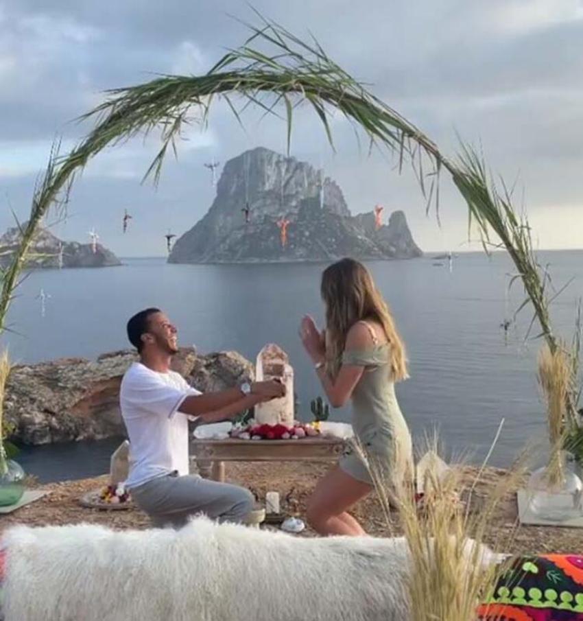 Şeyma Subaşı'ya romantik evlilik teklifi!