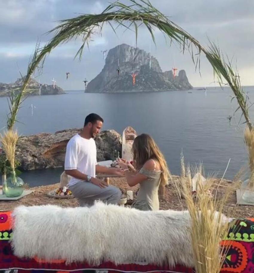 Şeyma Subaşı'ya romantik evlilik teklifi!