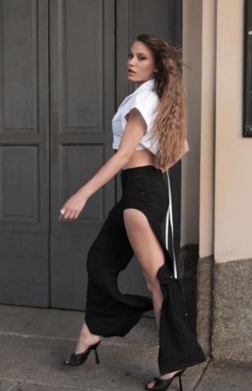 Serenay Sarıkaya'dan süper minili pozlar!