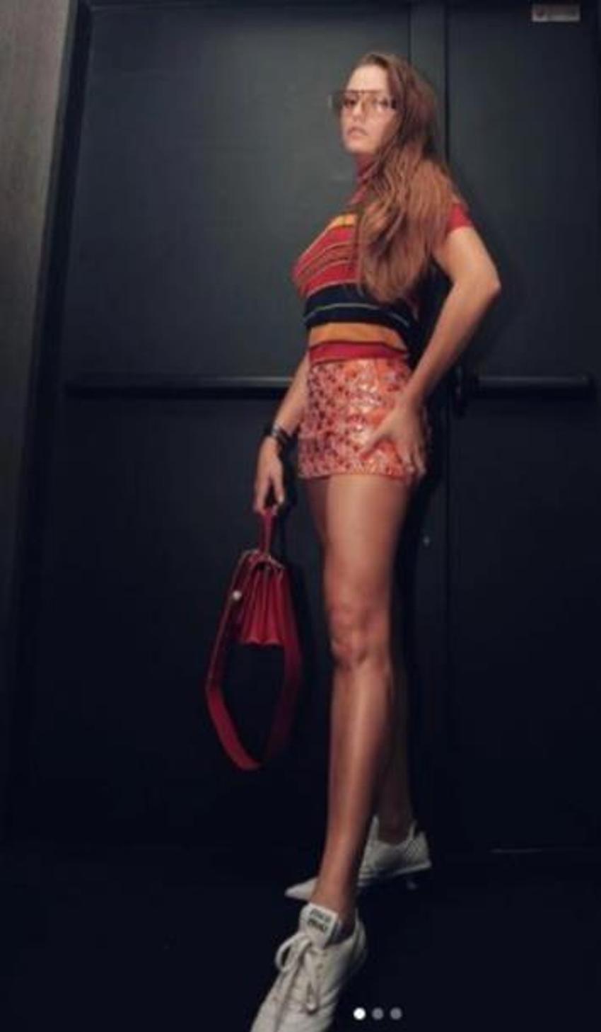 Serenay Sarıkaya'dan süper minili pozlar!