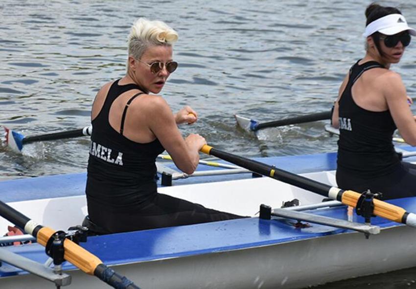 Şarkıcı Pamela, Meriç Nehri'nde kürek çekti