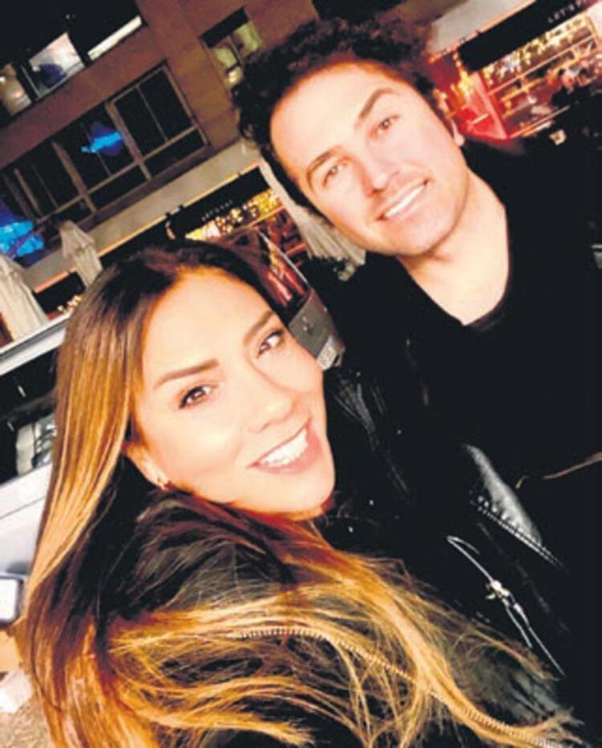 Işın Karaca sevgilisi Can Yapıcıoğlu'nu öpücük yağmuruna tuttu!