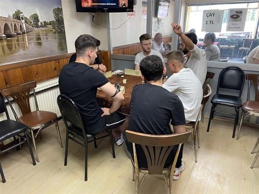 Yasak kararları peş peşe geliyor! Yapmayan oralara giremeyecek: Kahvehaneler, statlar, AVM'ler...