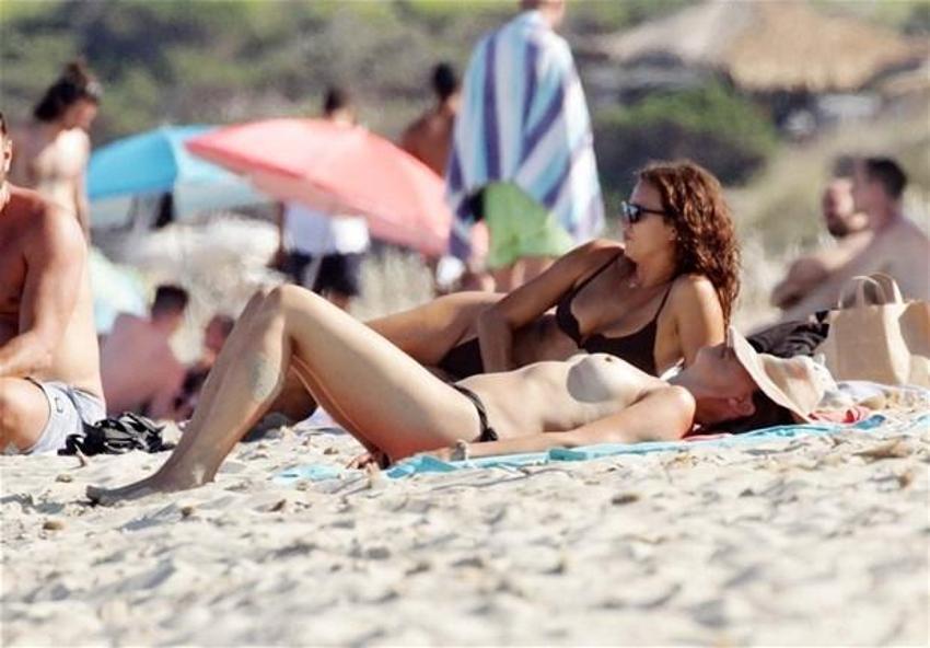 Irina Shayk ve Şeyma Subaşı'nın eski aşkı Guido Senia tatilde
görüntülendi!