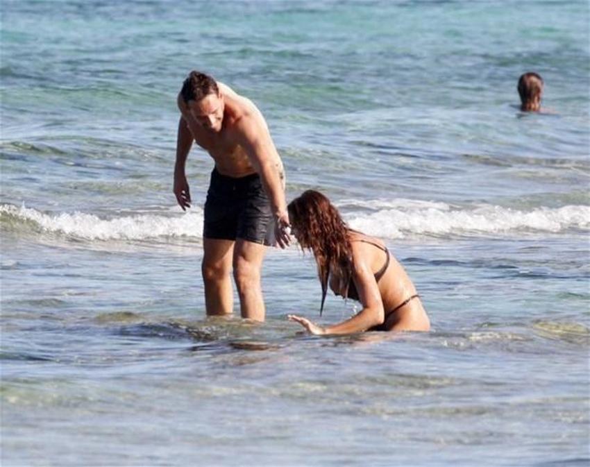 Irina Shayk ve Şeyma Subaşı'nın eski aşkı Guido Senia tatilde
görüntülendi!