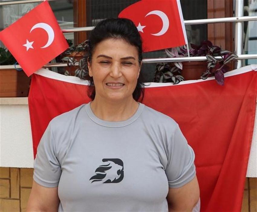 Gece 04.00'te ameliyata alındı 2,5 ay sonra Tokyo'da tarih yazdı! Busenaz Sürmeneli'nin başarı hikayesi alkış topladı