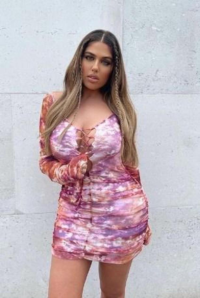 Anna Vakili, yaptığı paylaşımlarla Mikonos'u birbirine kattı