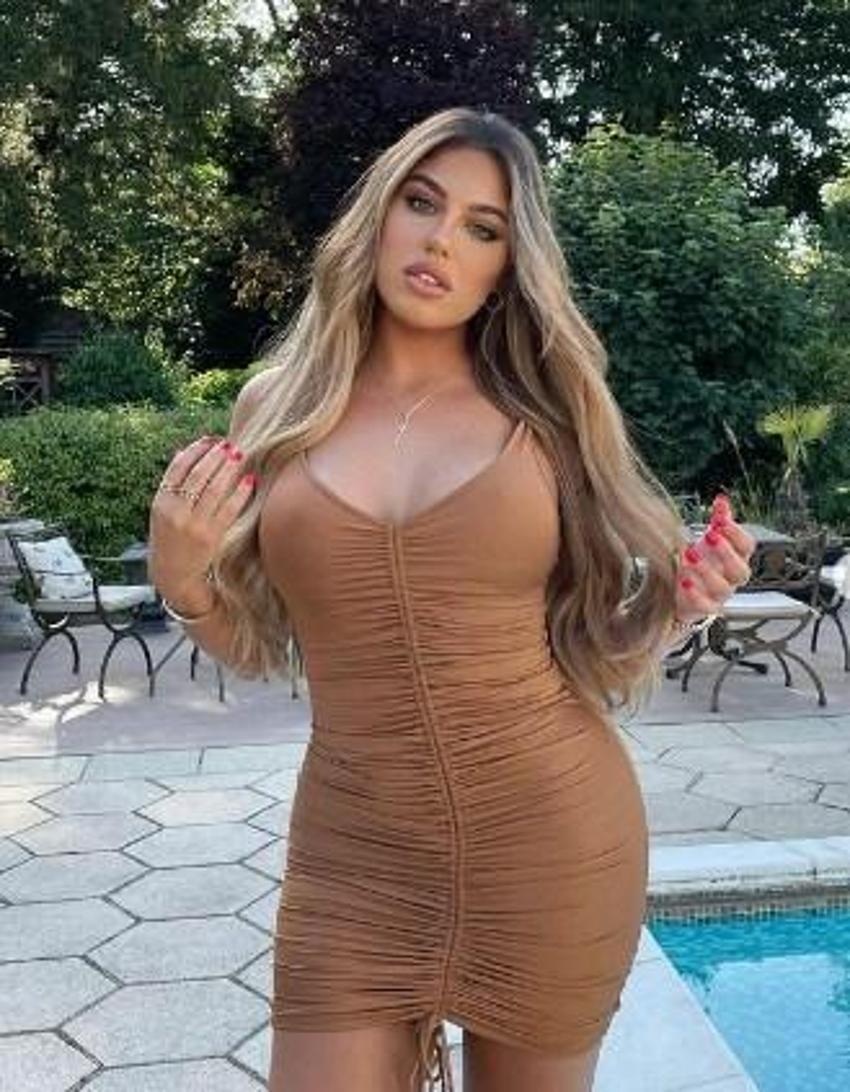 Anna Vakili, yaptığı paylaşımlarla Mikonos'u birbirine kattı