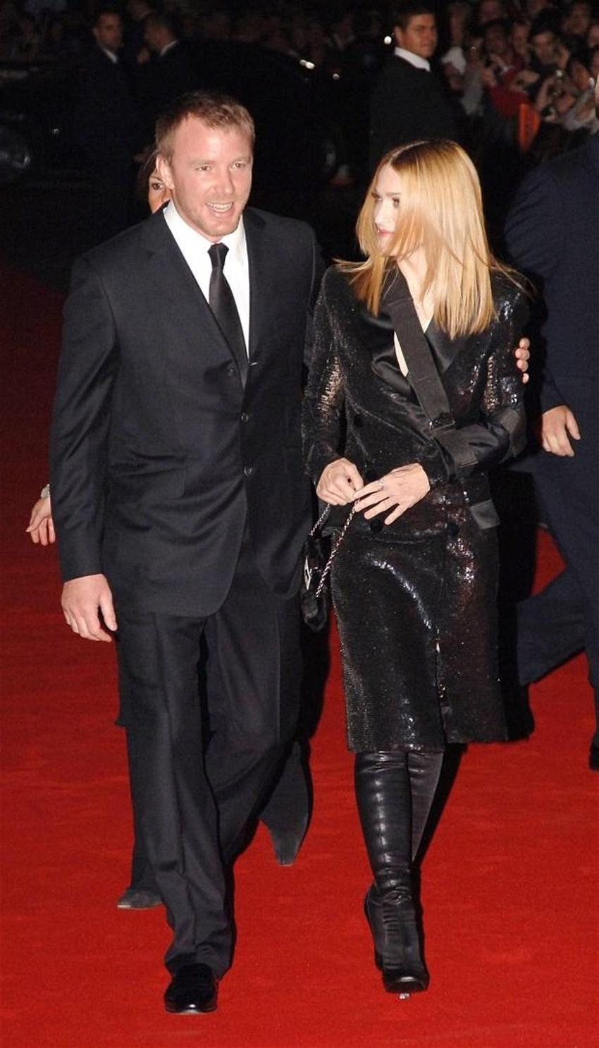 Madonna ile Guy Ritchie'nin oğlu Rocco aşık oldu!