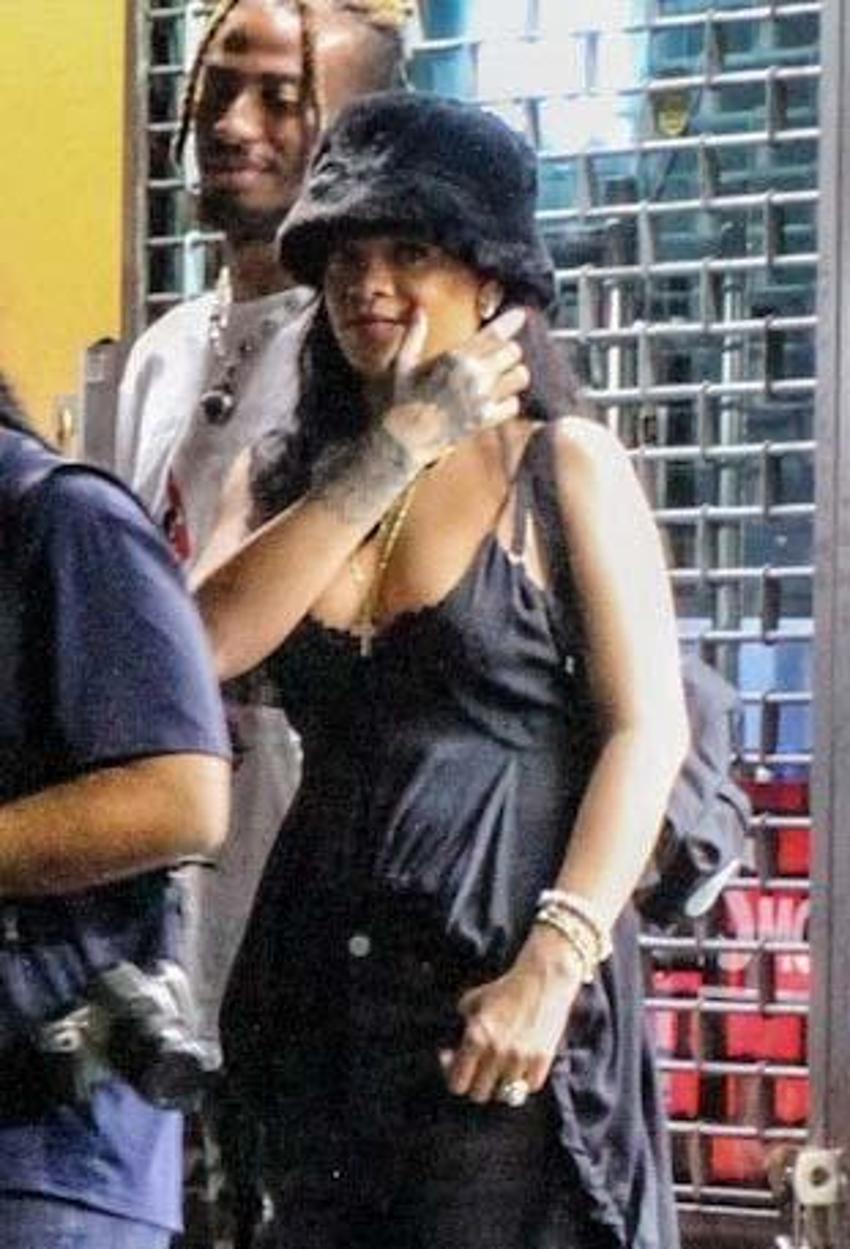 Rihanna milyarderler kulübüne girdi!