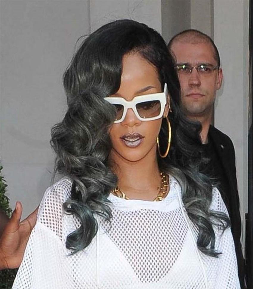 Rihanna milyarderler kulübüne girdi!