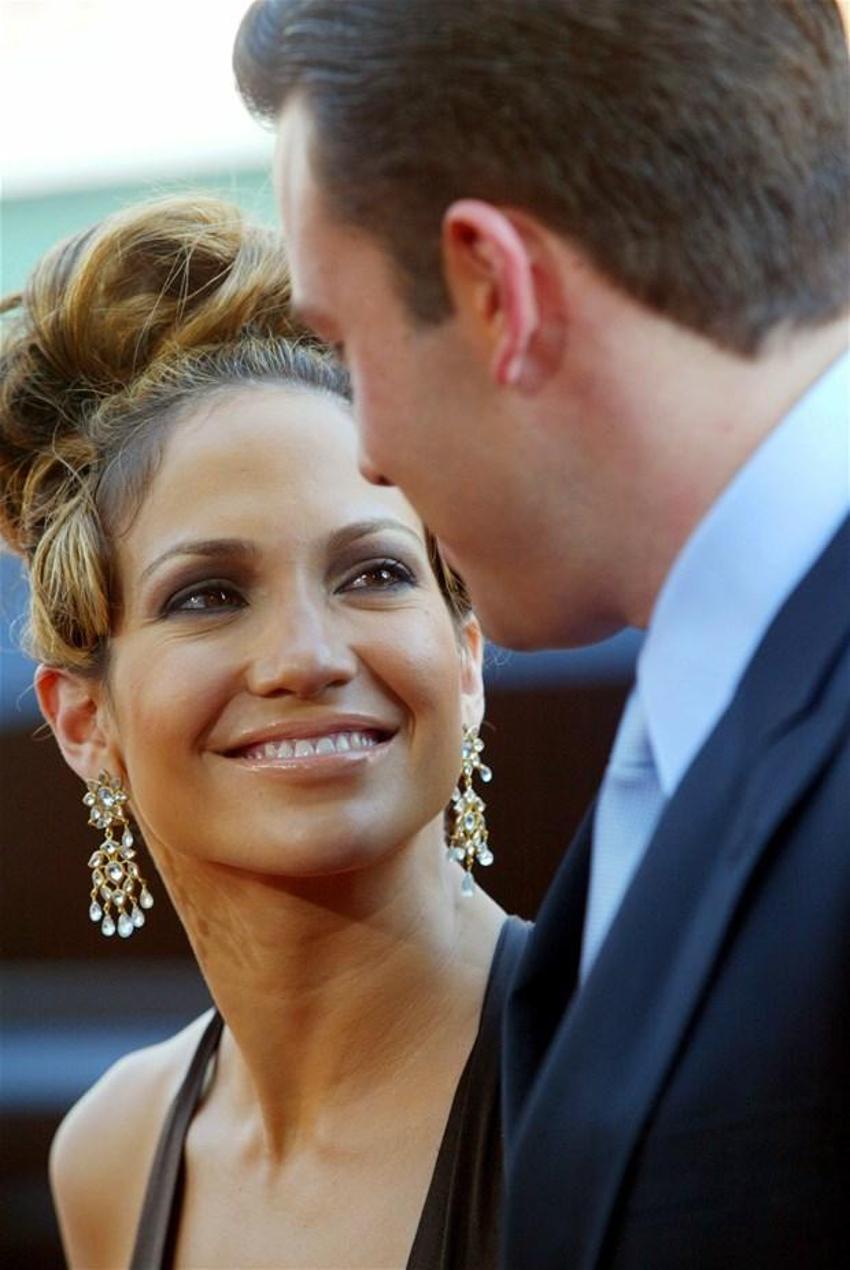 Ben Affleck'in Jennifer Lopez'e evlilik teklif ettiği yüzük yeniden gündeme geldi!