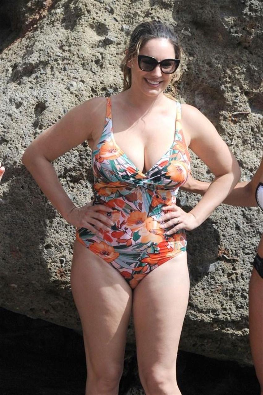 Kelly Brook sessiz kalan ünlü kadınlara isyan etti!