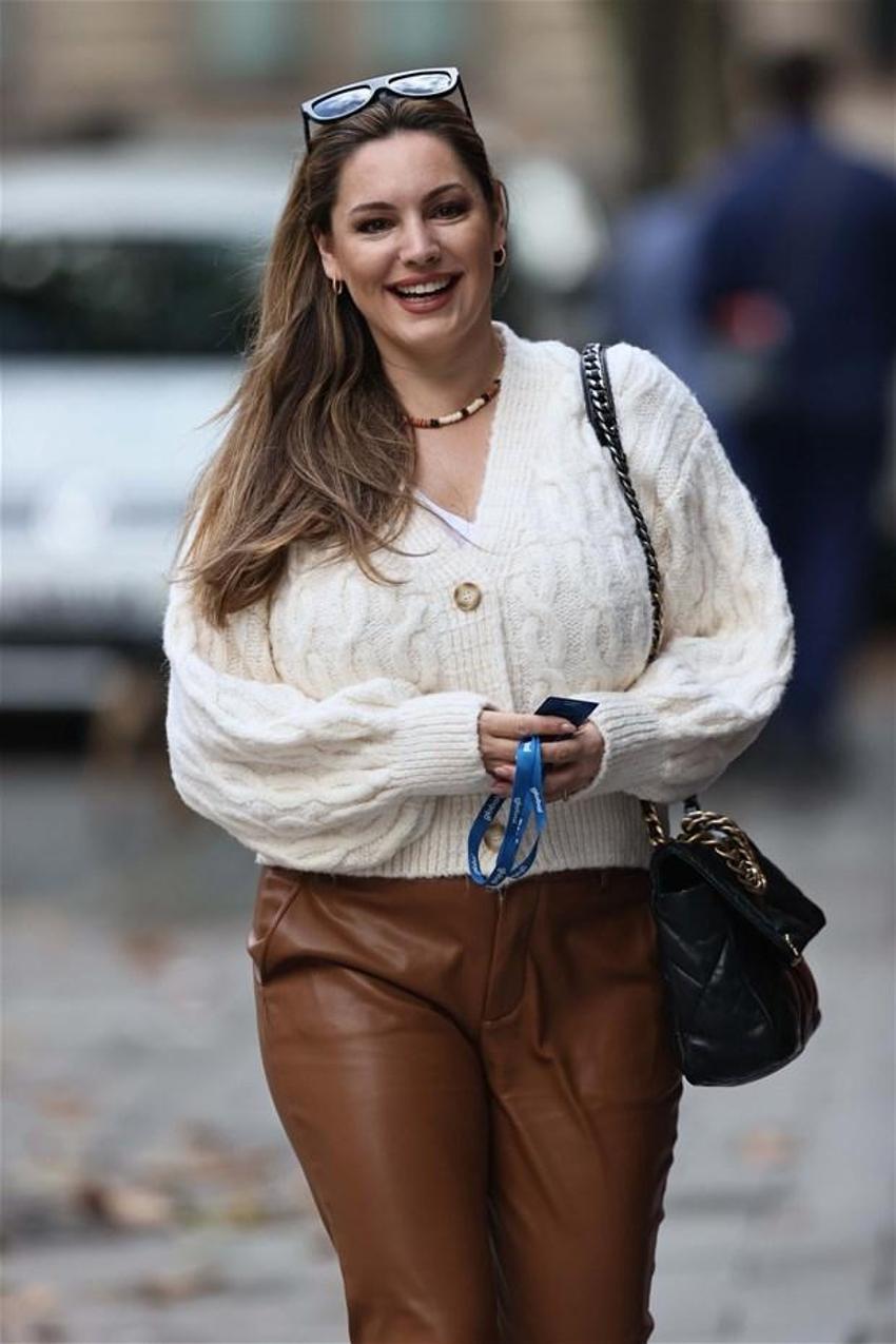 Kelly Brook sessiz kalan ünlü kadınlara isyan etti!