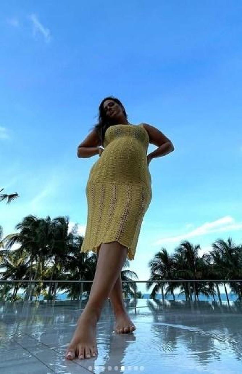 İkinci kez hamile olan Ashley Graham'dan dikkat çeken tatil pozları!