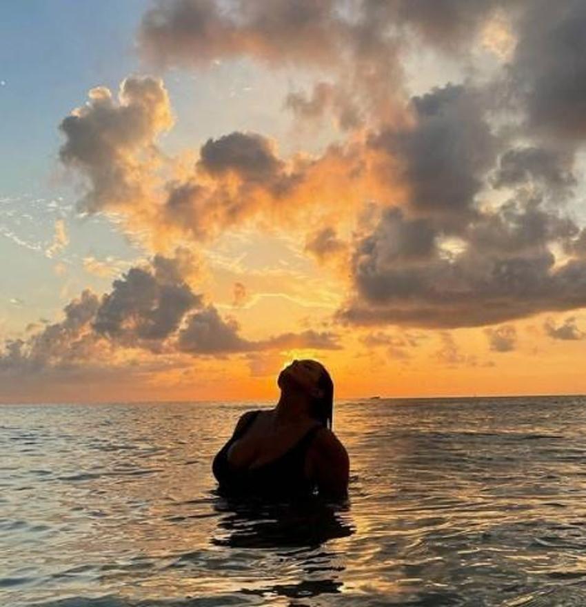 İkinci kez hamile olan Ashley Graham'dan dikkat çeken tatil pozları!