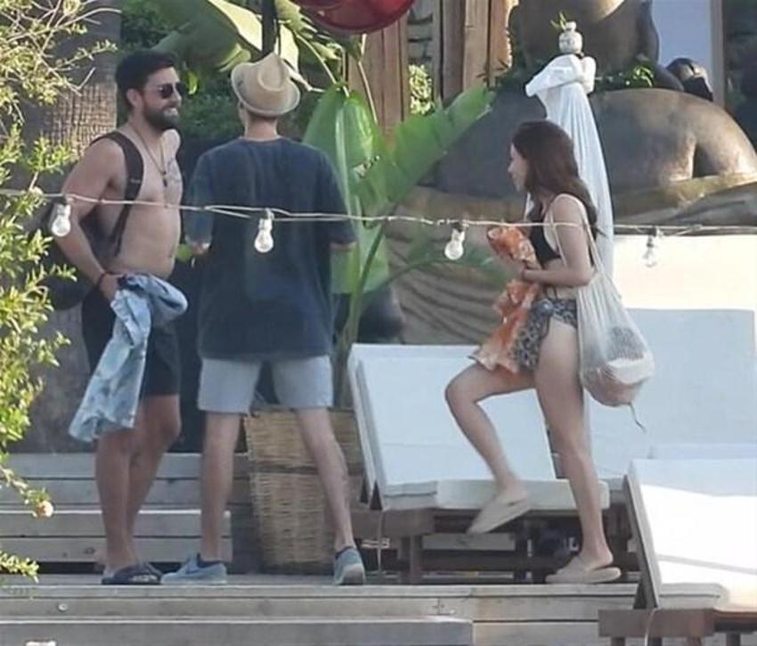 Çağlar Ertuğrul-Kayla Manukyan çifti tatilde! Tüm gün güneşlendiler...