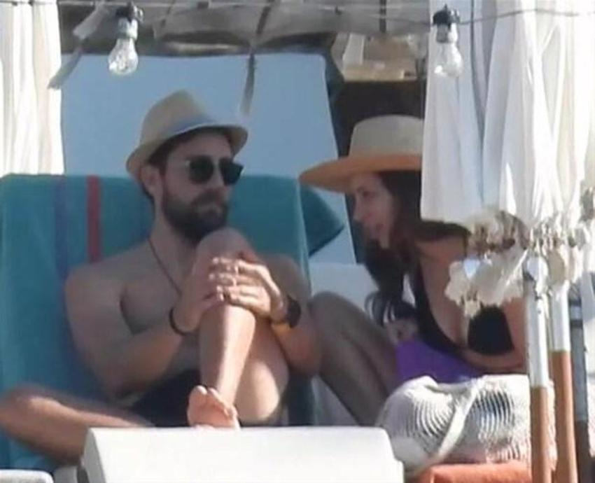 Çağlar Ertuğrul-Kayla Manukyan çifti tatilde! Tüm gün güneşlendiler...
