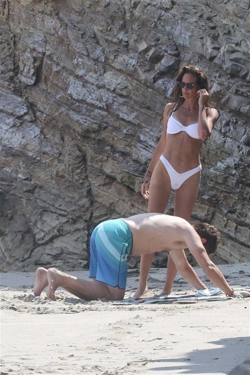 Morgan Brown, Gerard Butler'a masaj yaptı! Plajda...