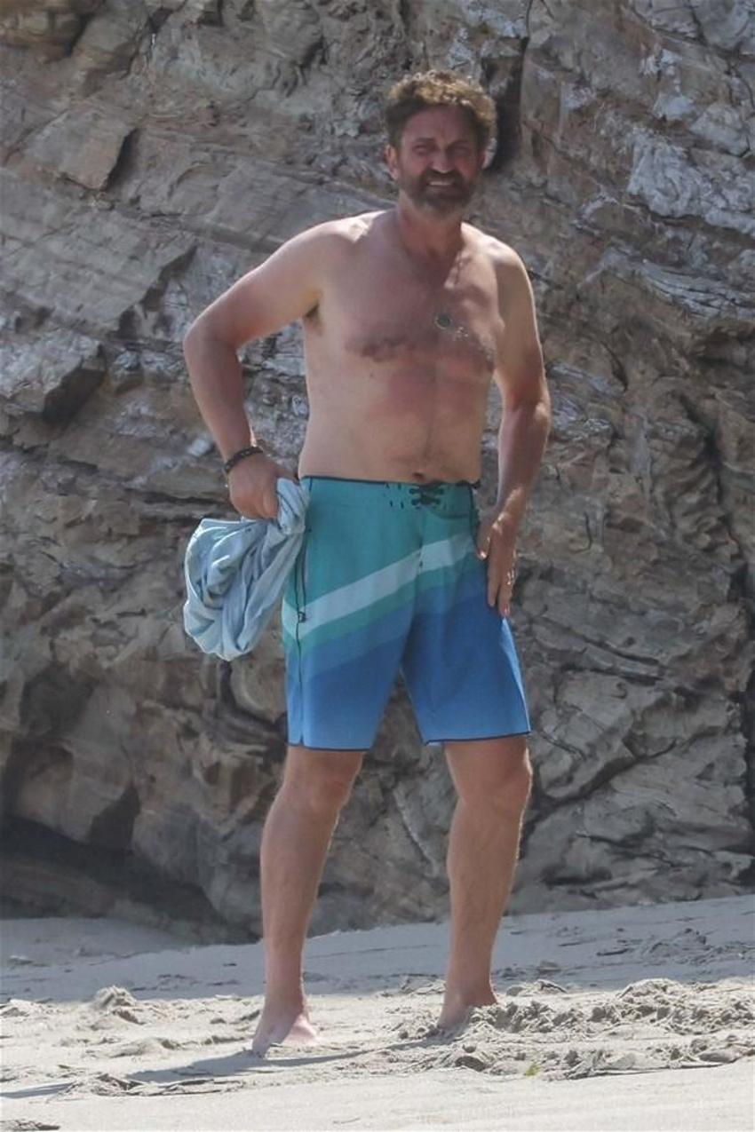 Morgan Brown, Gerard Butler'a masaj yaptı! Plajda...