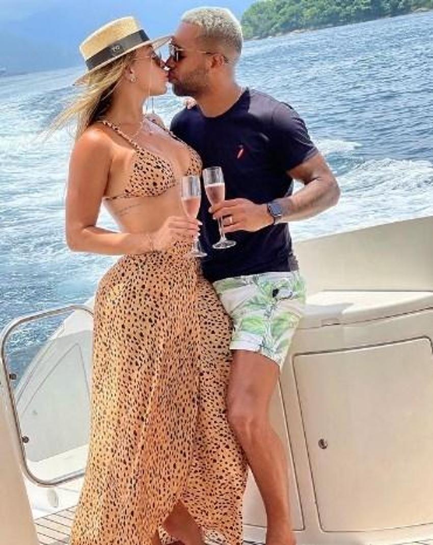 Alex Teixeira'nın eşine yorum yağdı: Come to Beşiktaş yenge