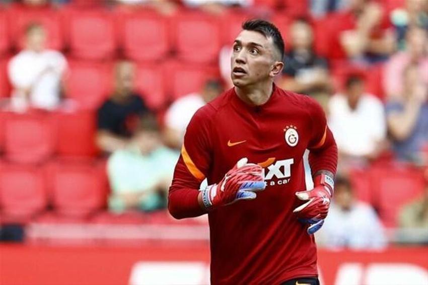 PSV - Galatasaray maçına Muslera'nın yaptığı hatalar damga vurdu!