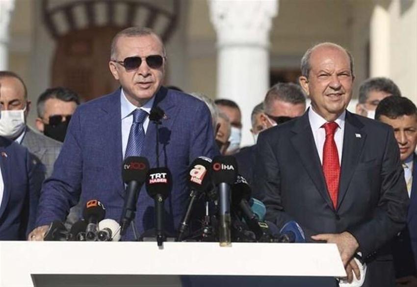 Kuzey Kıbrıs'a tarihi ziyaret Yunan basınını çıldırttı! Cumhurbaşkanı Erdoğan'ın Kapalı Maraş sözleri manşette...