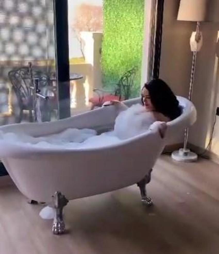 Naz Mila içine sütyen giymeyince yine olay oldu!