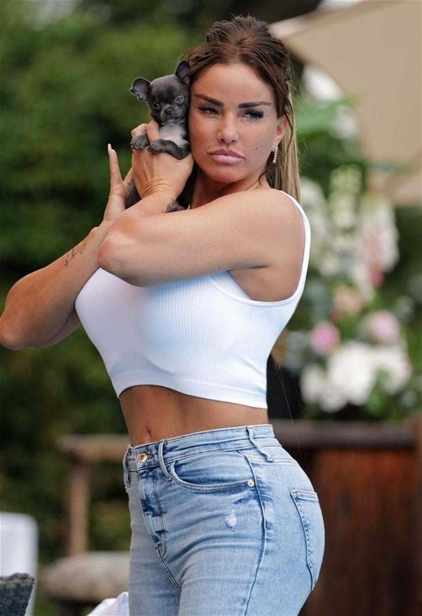 Katie Price yine bıçak altına yattı! Eski kocası çıldırdı...