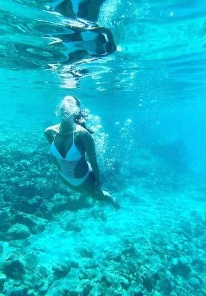 Maraşlı'nın yıldızı Rojda Demirer deniz kızı oldu! Bikinili pozlarıyla yaktı geçti...