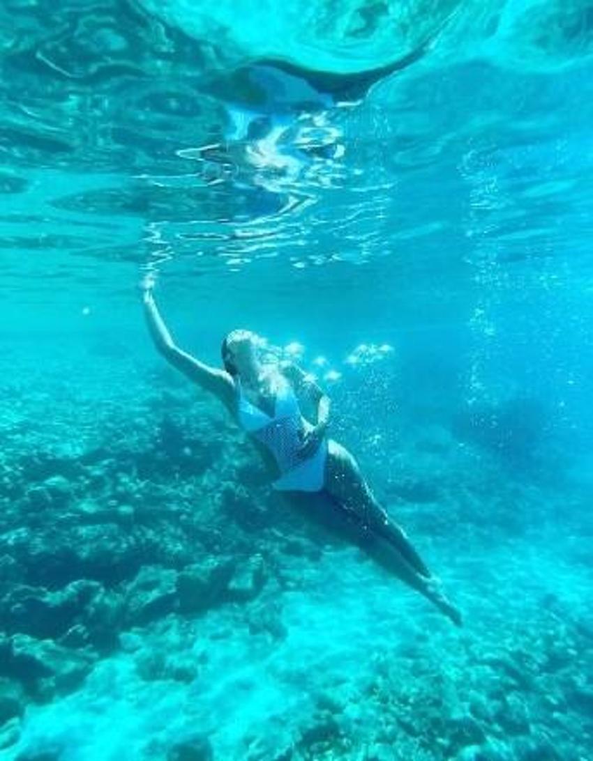 Maraşlı'nın yıldızı Rojda Demirer deniz kızı oldu! Bikinili pozlarıyla yaktı geçti...