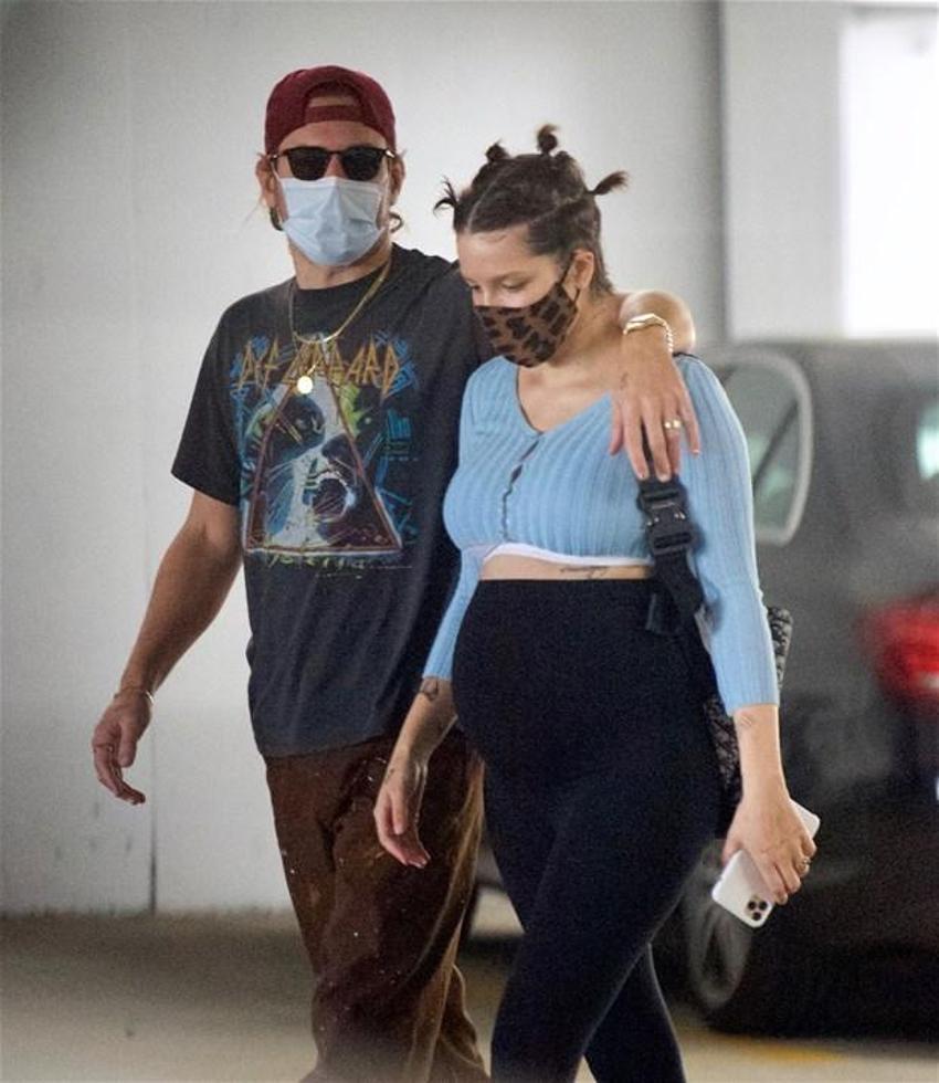 Halsey: Çocuğumuz hem Noel’i hem ramazanı yaşayacak