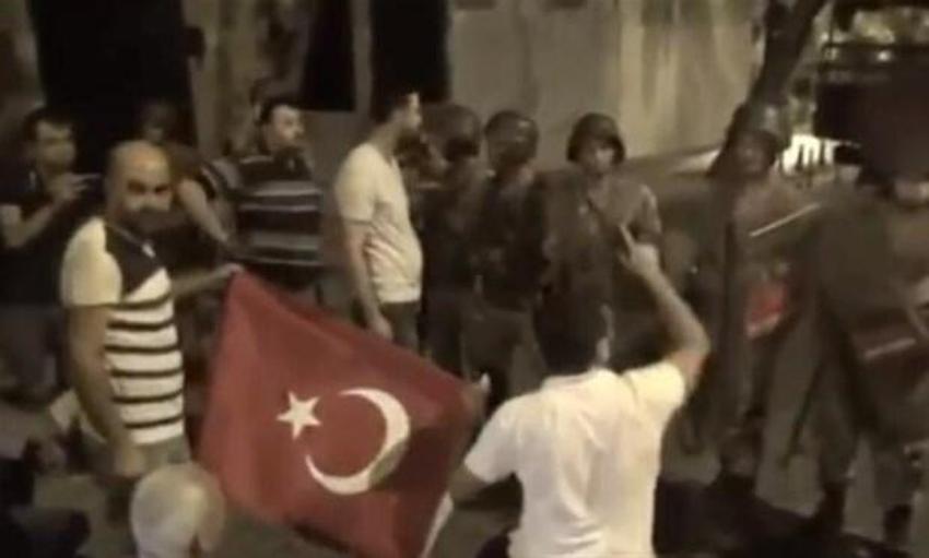 Ünlülerden 15 Temmuz mesajları geldi! 'Sizi hiçbir zaman unutmayacağız'