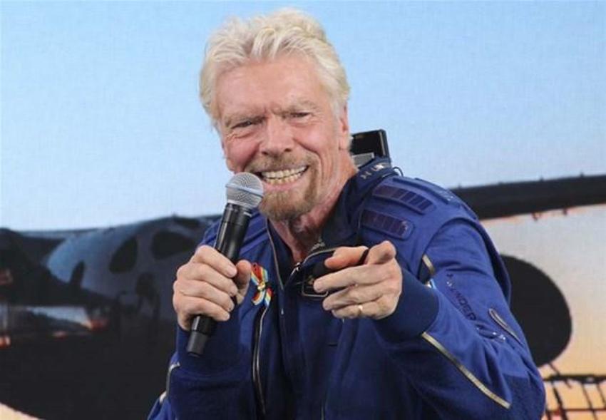 Virgin Galactic'in sahibi Richard Branson uzayda! Çığlık çığlığa Dünya’ya bakış...