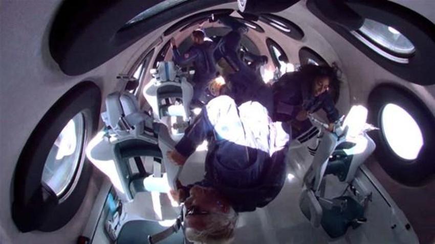 Virgin Galactic'in sahibi Richard Branson uzayda! Çığlık çığlığa Dünya’ya bakış...