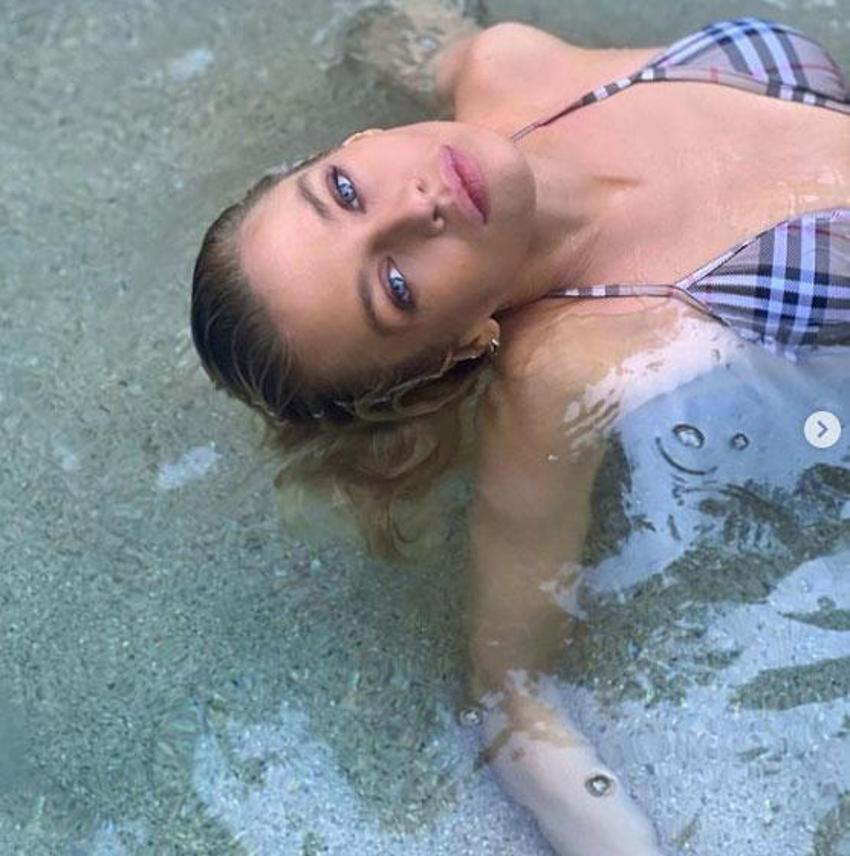 O dünyanın en seksi kadını! Güzelliğini cömertçe sergiliyor