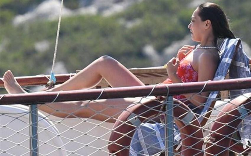 Cansel Elçin-Zeynep Tuğçe Bayat'ın romantik Bodrum tatili! Öp öp doyamadı...