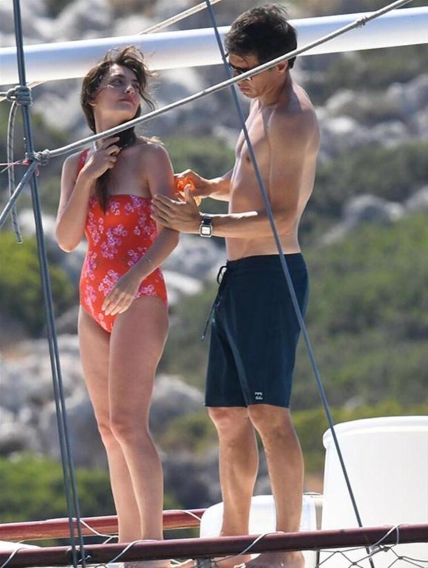 Cansel Elçin-Zeynep Tuğçe Bayat'ın romantik Bodrum tatili! Öp öp doyamadı...