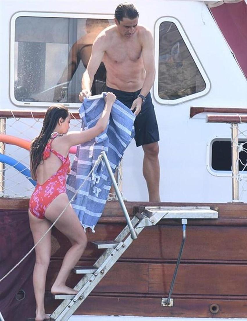 Cansel Elçin-Zeynep Tuğçe Bayat'ın romantik Bodrum tatili! Öp öp doyamadı...