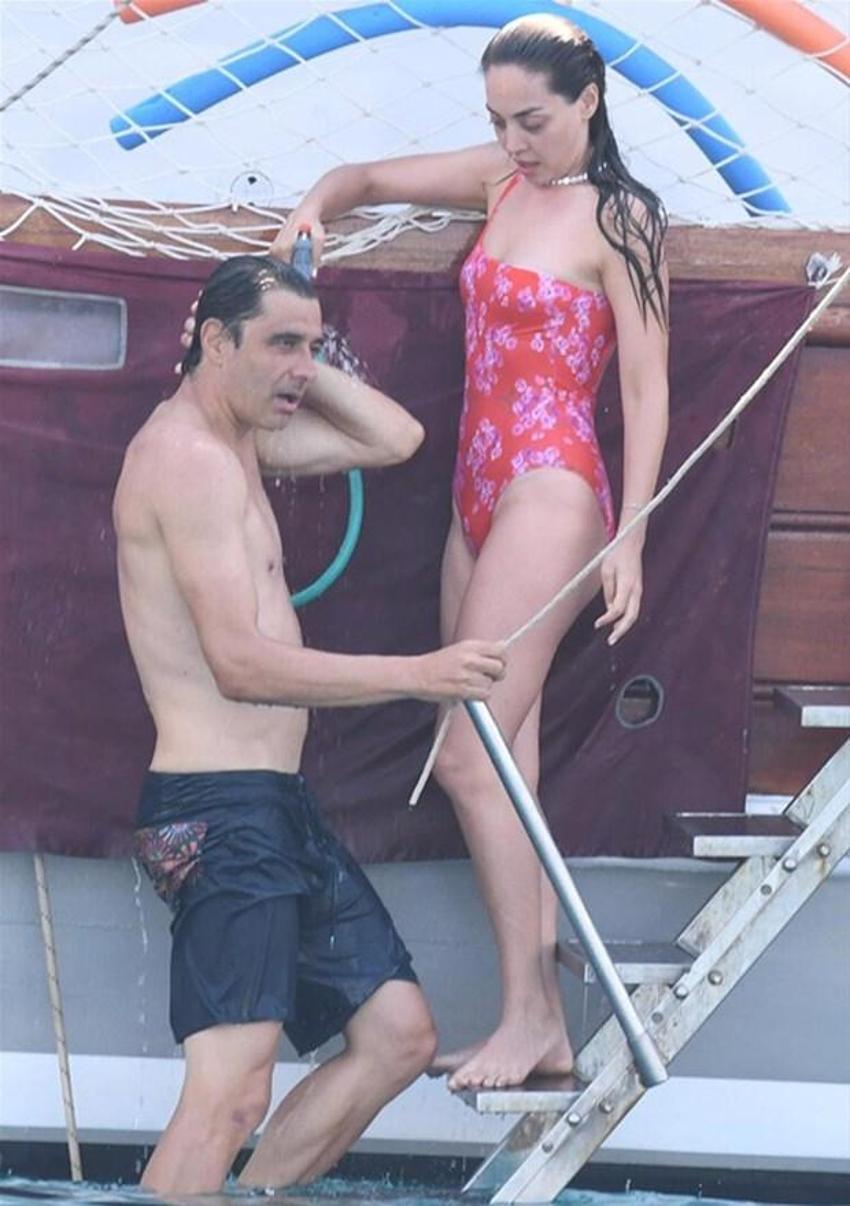 Cansel Elçin-Zeynep Tuğçe Bayat'ın romantik Bodrum tatili! Öp öp doyamadı...