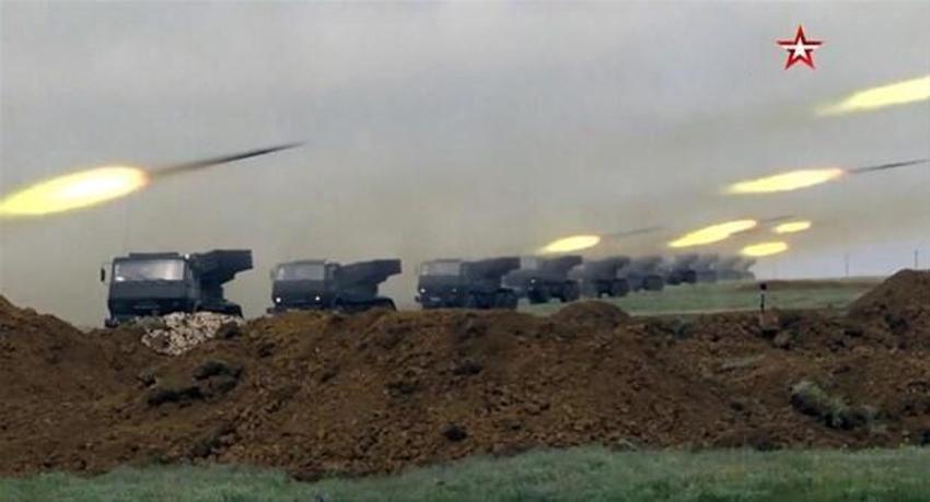 Havada tehlikeli gerginlik! Rus Su-30 jetleri ve ABD uçağını kovaladı...