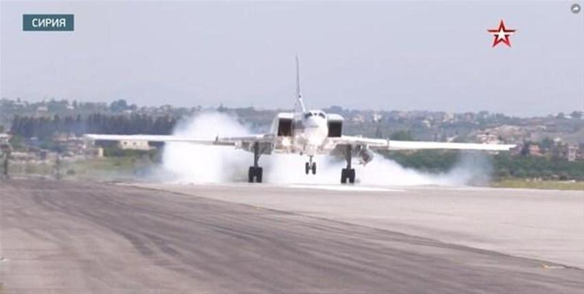 Havada tehlikeli gerginlik! Rus Su-30 jetleri ve ABD uçağını kovaladı...