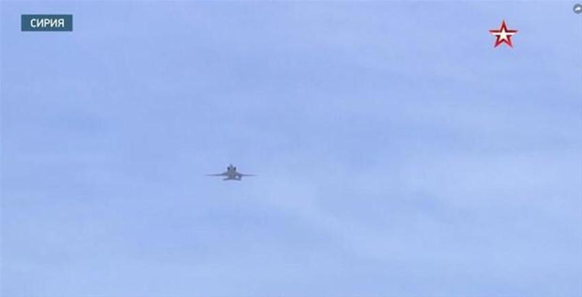 Havada tehlikeli gerginlik! Rus Su-30 jetleri ve ABD uçağını kovaladı...