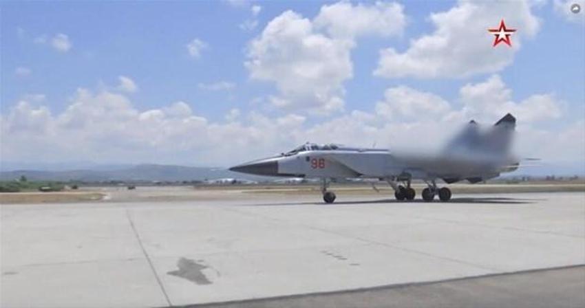 Havada tehlikeli gerginlik! Rus Su-30 jetleri ve ABD uçağını kovaladı...