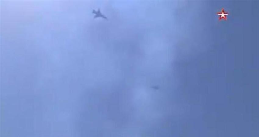 Havada tehlikeli gerginlik! Rus Su-30 jetleri ve ABD uçağını kovaladı...